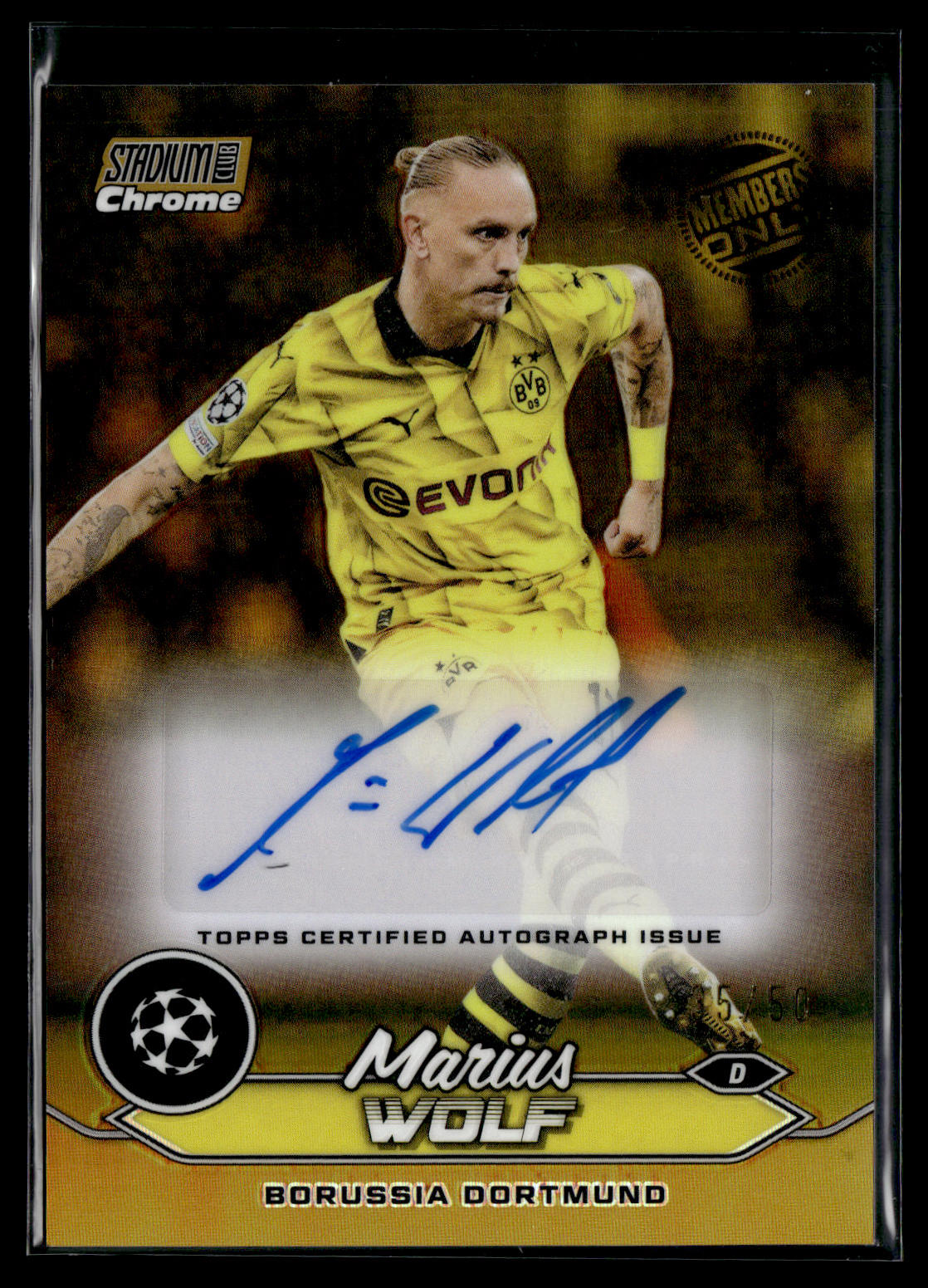 2023-24 Marius Wolf 35/50 Autographe Topps Stadium Chrome UCC Members Only
